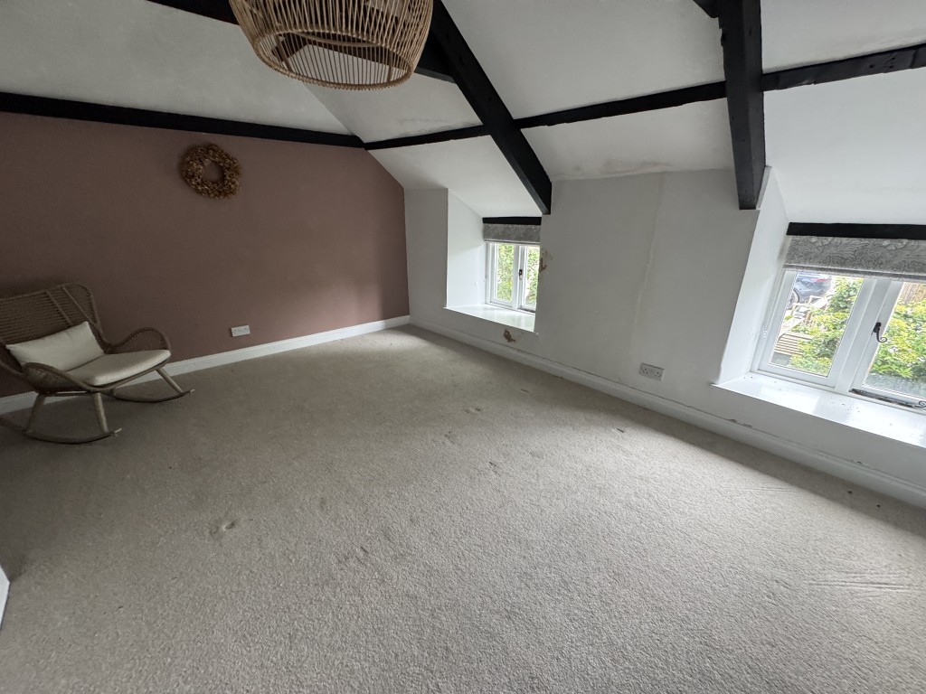 Lot: 137 - SEMI-DETACHED COTTAGE FOR OCCUPATION OR INVESTMENT - Bedroom